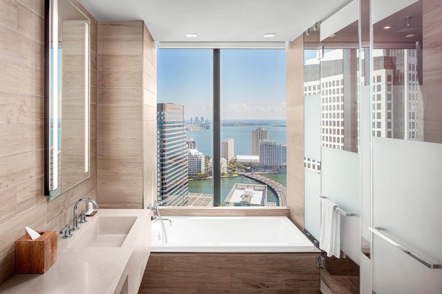BAY KING ROOM IMG